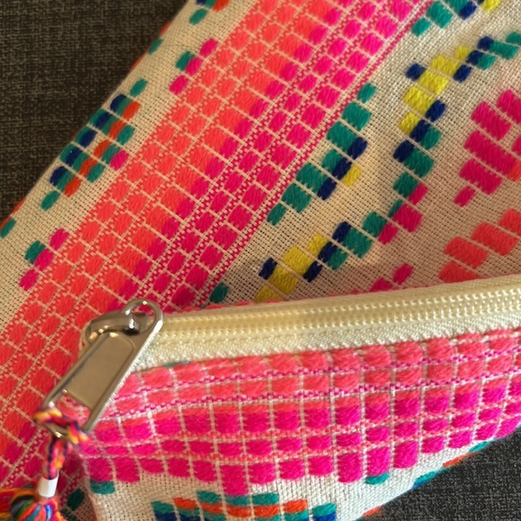 America & Beyond Zipper Pouch (NWT) - Picture 7 of 7